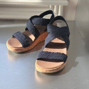 Woman's Sandals Skechers Arch Fit Beverlee Sandal - Navy